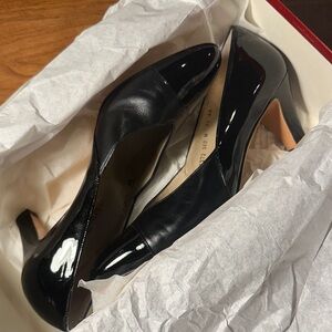 Vintage, pristine like new Salvatore Ferragamo Black Heels size 7.5